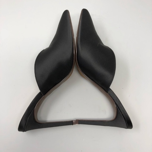 WHO WHAT WEAR Satin V Heels in Graphite - Picture 10 of 15